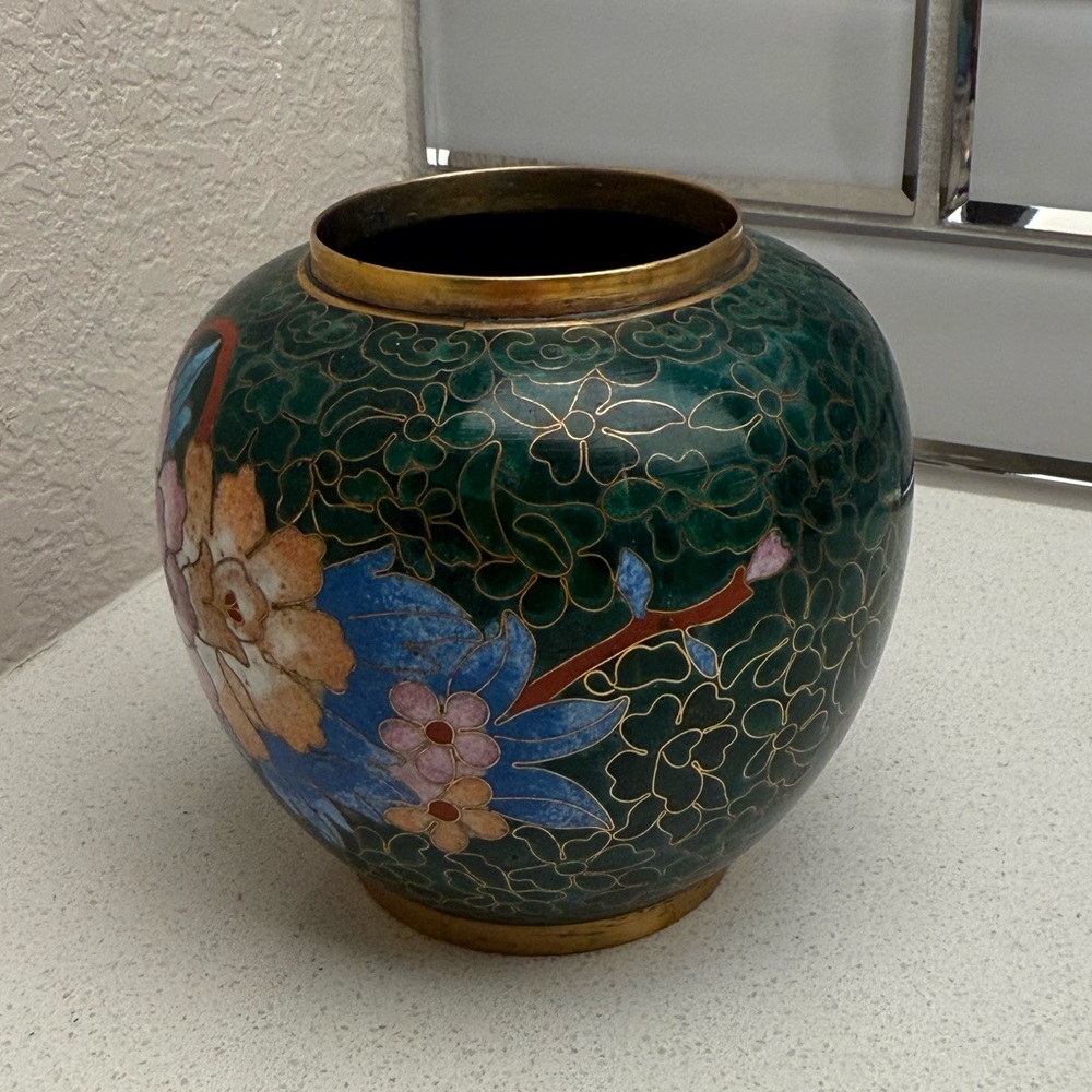 Vintage Floral Cloisonné Vase with Gold Accents Enamel Chinese Jar Brass - Picture 6 of 13